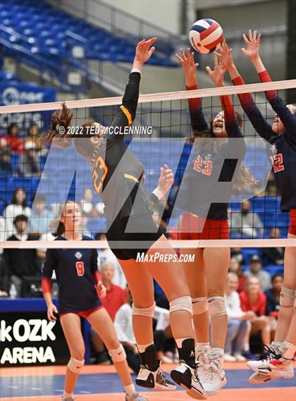 Thumbnail 2 in Hackett vs Baptist Prep (AAA 3A Staate Final) photogallery.