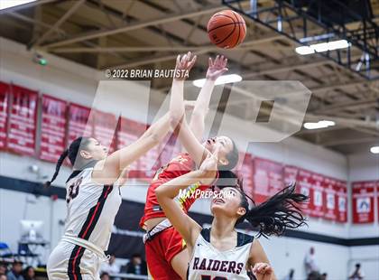 Thumbnail 3 in 'Iolani vs Incarnate Word (Iolani Classic Honolulu - Day 2) photogallery.