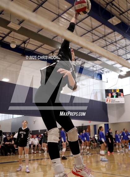 Thumbnail 3 in Orange Lutheran vs. Mountain View (Lancer Invitational) photogallery.