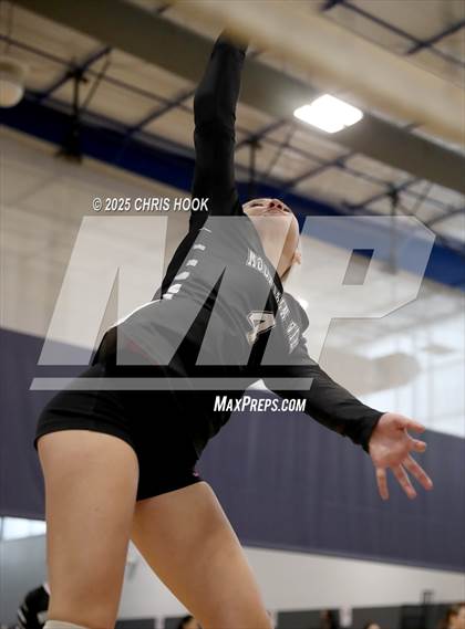 Thumbnail 3 in Orange Lutheran vs. Mountain View (Lancer Invitational) photogallery.