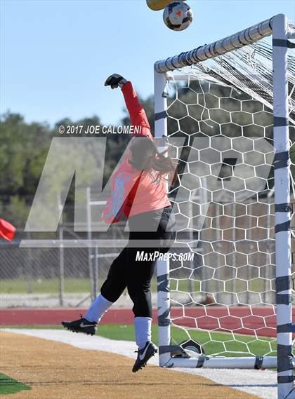 Thumbnail 1 in McCollum vs Lee [Robert E.] (Harlandale Showcase Tournament) photogallery.