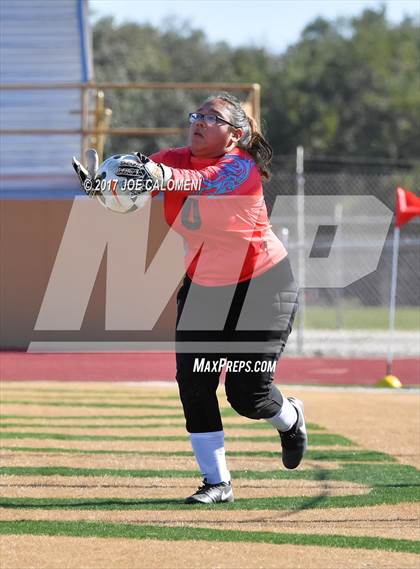 Thumbnail 3 in McCollum vs Lee [Robert E.] (Harlandale Showcase Tournament) photogallery.