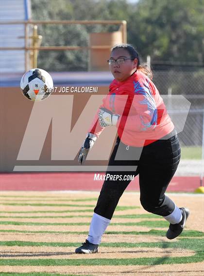 Thumbnail 3 in McCollum vs Lee [Robert E.] (Harlandale Showcase Tournament) photogallery.