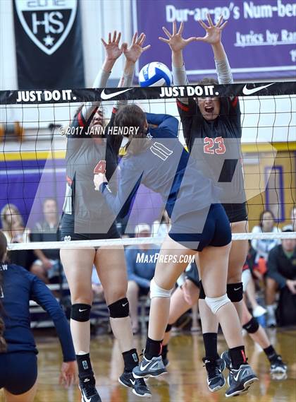 Thumbnail 3 in Mater Dei vs. Skyview (Durango Fall Classic) photogallery.