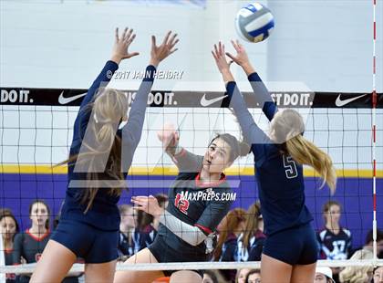 Thumbnail 3 in Mater Dei vs. Skyview (Durango Fall Classic) photogallery.