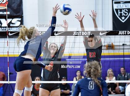 Thumbnail 1 in Mater Dei vs. Skyview (Durango Fall Classic) photogallery.