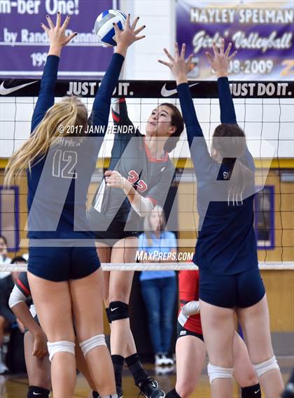 Thumbnail 2 in Mater Dei vs. Skyview (Durango Fall Classic) photogallery.