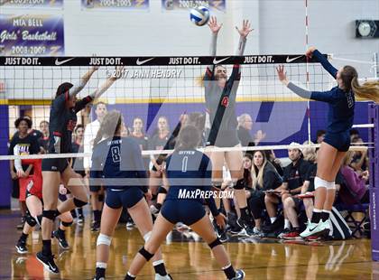 Thumbnail 3 in Mater Dei vs. Skyview (Durango Fall Classic) photogallery.