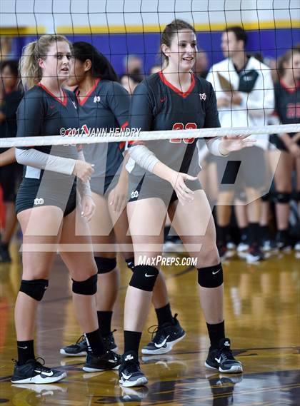 Thumbnail 1 in Mater Dei vs. Skyview (Durango Fall Classic) photogallery.