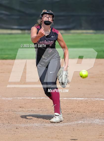 Thumbnail 1 in Mt. Vernon vs North Scott (Linn-Mar/Alburnett Invitational) photogallery.