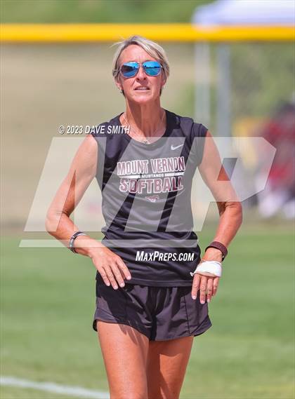 Thumbnail 3 in Mt. Vernon vs North Scott (Linn-Mar/Alburnett Invitational) photogallery.