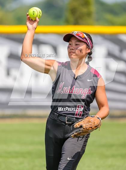 Thumbnail 1 in Mt. Vernon vs North Scott (Linn-Mar/Alburnett Invitational) photogallery.
