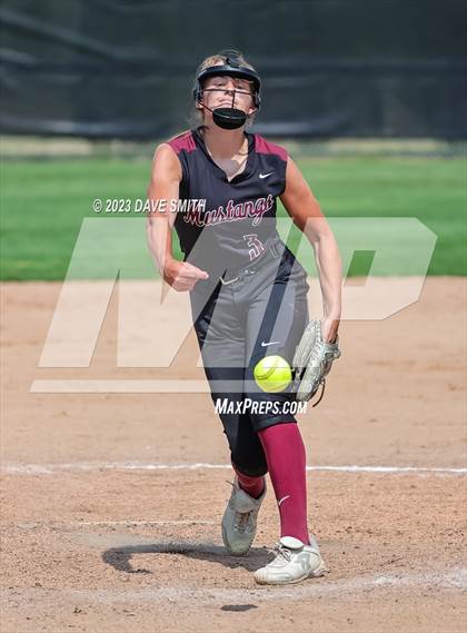 Thumbnail 3 in Mt. Vernon vs North Scott (Linn-Mar/Alburnett Invitational) photogallery.