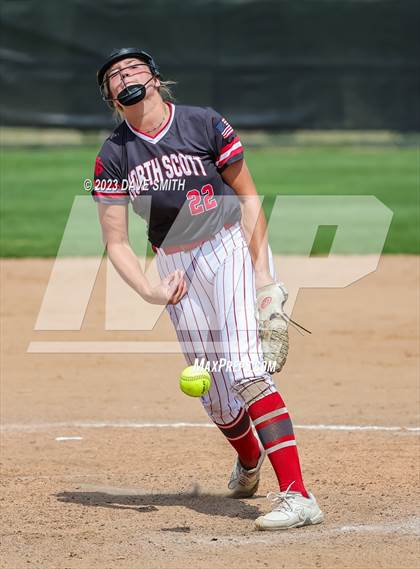 Thumbnail 2 in Mt. Vernon vs North Scott (Linn-Mar/Alburnett Invitational) photogallery.