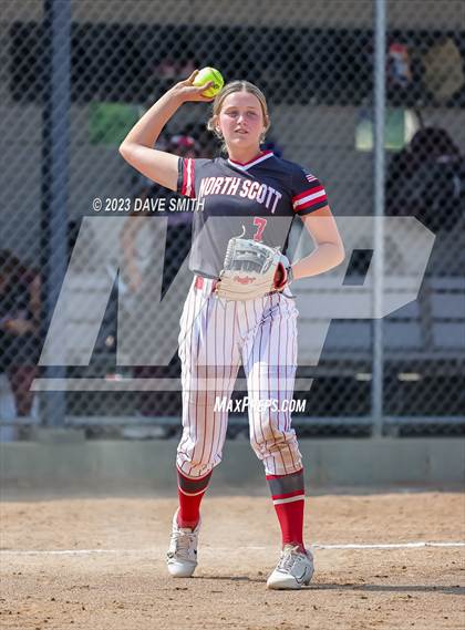 Thumbnail 2 in Mt. Vernon vs North Scott (Linn-Mar/Alburnett Invitational) photogallery.