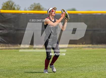 Thumbnail 3 in Mt. Vernon vs North Scott (Linn-Mar/Alburnett Invitational) photogallery.