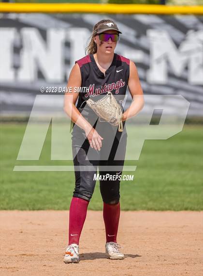 Thumbnail 2 in Mt. Vernon vs North Scott (Linn-Mar/Alburnett Invitational) photogallery.