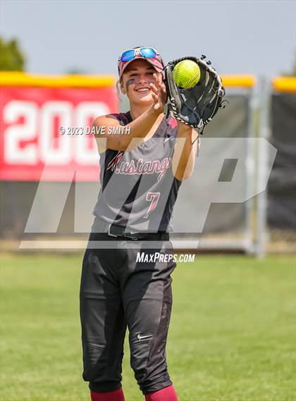 Thumbnail 2 in Mt. Vernon vs North Scott (Linn-Mar/Alburnett Invitational) photogallery.