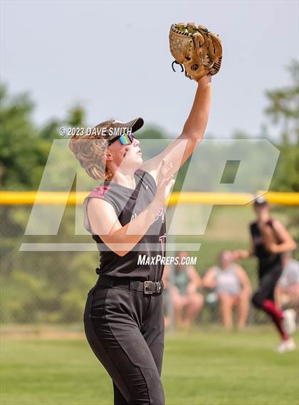 Thumbnail 3 in Mt. Vernon vs North Scott (Linn-Mar/Alburnett Invitational) photogallery.