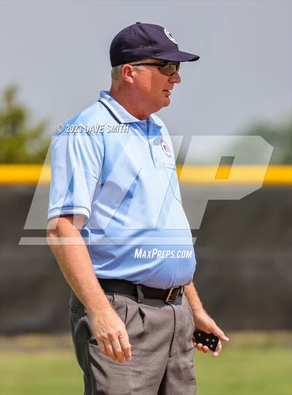 Thumbnail 2 in Mt. Vernon vs North Scott (Linn-Mar/Alburnett Invitational) photogallery.