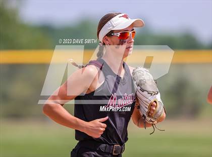 Thumbnail 3 in Mt. Vernon vs North Scott (Linn-Mar/Alburnett Invitational) photogallery.