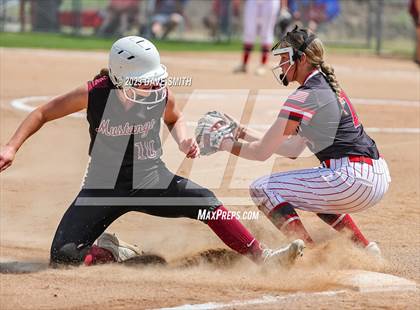 Thumbnail 3 in Mt. Vernon vs North Scott (Linn-Mar/Alburnett Invitational) photogallery.