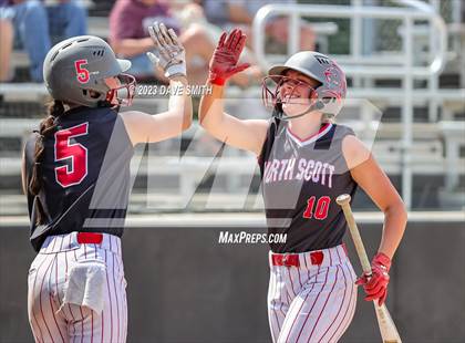 Thumbnail 2 in Mt. Vernon vs North Scott (Linn-Mar/Alburnett Invitational) photogallery.