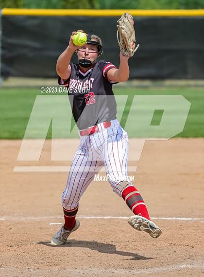 Thumbnail 2 in Mt. Vernon vs North Scott (Linn-Mar/Alburnett Invitational) photogallery.