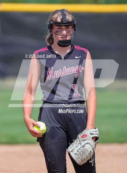 Thumbnail 2 in Mt. Vernon vs North Scott (Linn-Mar/Alburnett Invitational) photogallery.