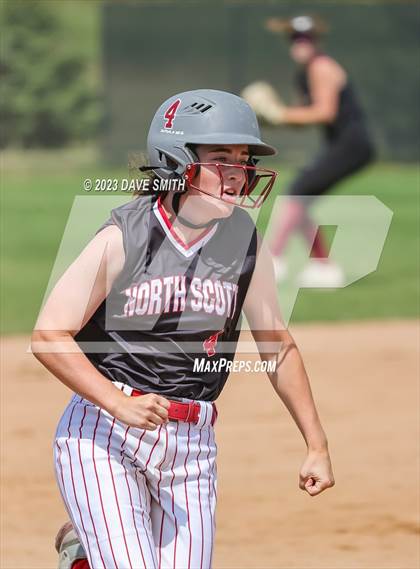 Thumbnail 1 in Mt. Vernon vs North Scott (Linn-Mar/Alburnett Invitational) photogallery.