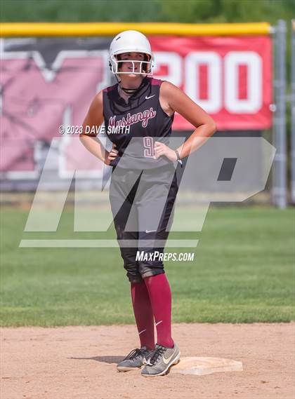 Thumbnail 2 in Mt. Vernon vs North Scott (Linn-Mar/Alburnett Invitational) photogallery.