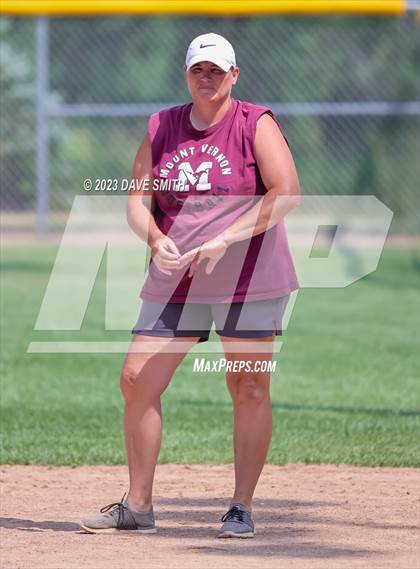 Thumbnail 3 in Mt. Vernon vs North Scott (Linn-Mar/Alburnett Invitational) photogallery.
