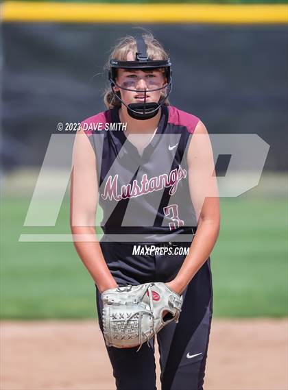 Thumbnail 3 in Mt. Vernon vs North Scott (Linn-Mar/Alburnett Invitational) photogallery.