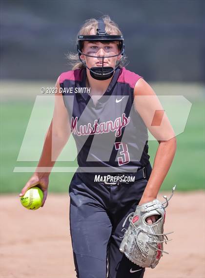 Thumbnail 1 in Mt. Vernon vs North Scott (Linn-Mar/Alburnett Invitational) photogallery.
