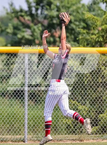 Thumbnail 3 in Mt. Vernon vs North Scott (Linn-Mar/Alburnett Invitational) photogallery.