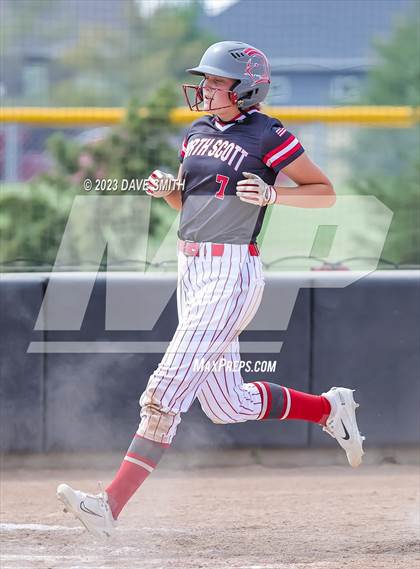 Thumbnail 1 in Mt. Vernon vs North Scott (Linn-Mar/Alburnett Invitational) photogallery.