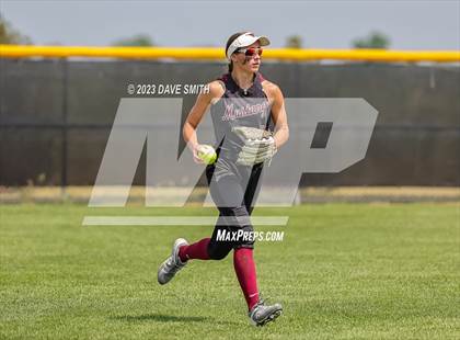 Thumbnail 1 in Mt. Vernon vs North Scott (Linn-Mar/Alburnett Invitational) photogallery.