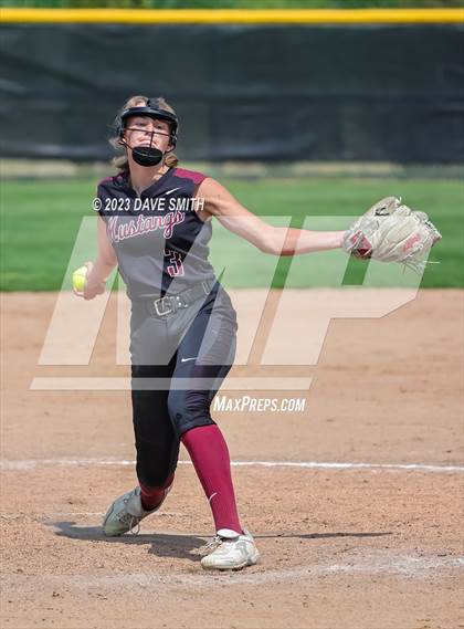Thumbnail 2 in Mt. Vernon vs North Scott (Linn-Mar/Alburnett Invitational) photogallery.