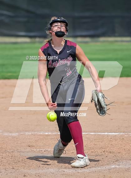 Thumbnail 3 in Mt. Vernon vs North Scott (Linn-Mar/Alburnett Invitational) photogallery.