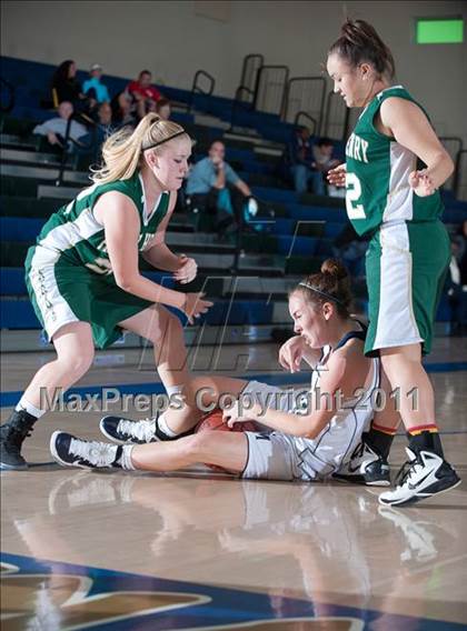 Thumbnail 2 in San Marcos vs Patrick Henry (So Cal Holiday Prep Classic) photogallery.