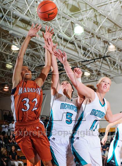 Thumbnail 2 in Pasadena Memorial vs. Madison (McDonald's Texas Invitational) photogallery.