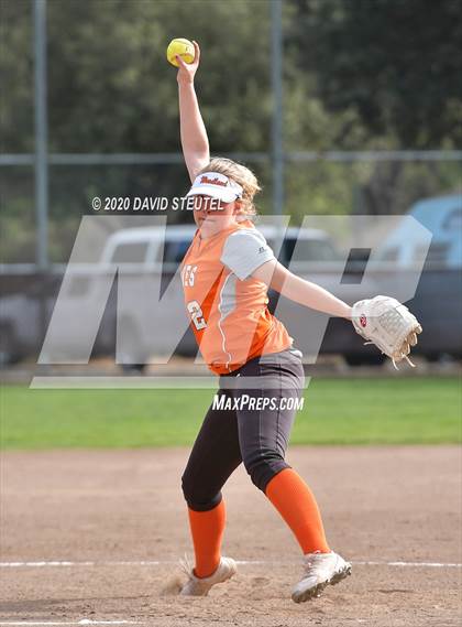 Thumbnail 1 in Woodland vs. Red Bluff (Pleasant Valley Tournament) photogallery.