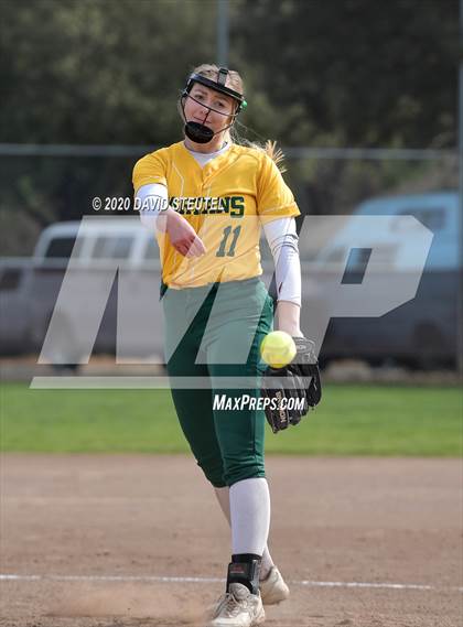 Thumbnail 1 in Woodland vs. Red Bluff (Pleasant Valley Tournament) photogallery.