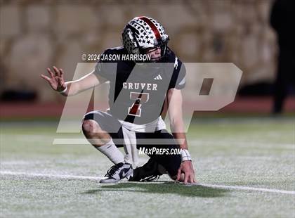 Thumbnail 2 in Gruver vs. Muenster (UIL Football 2A Region 2 Semifinal) photogallery.