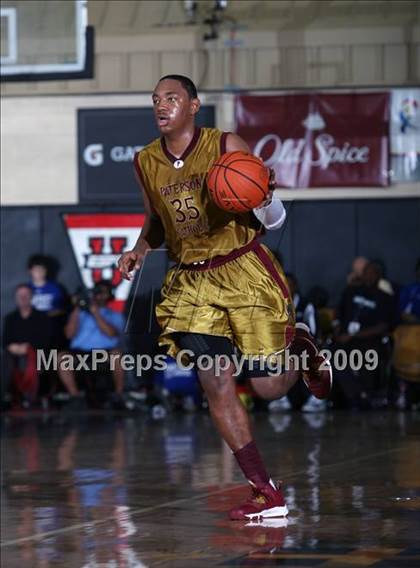 Thumbnail 2 in Winter Park vs. Paterson Catholic (City of Palms Classic) photogallery.