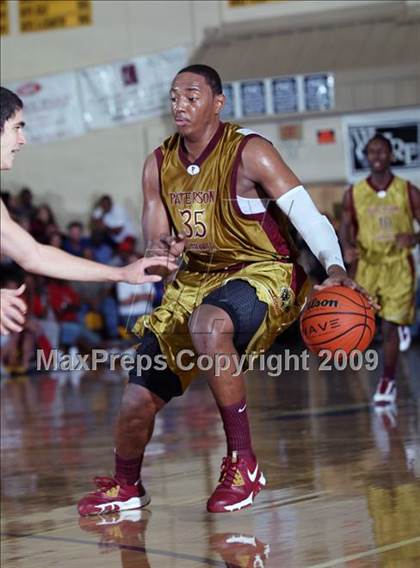Thumbnail 3 in Winter Park vs. Paterson Catholic (City of Palms Classic) photogallery.