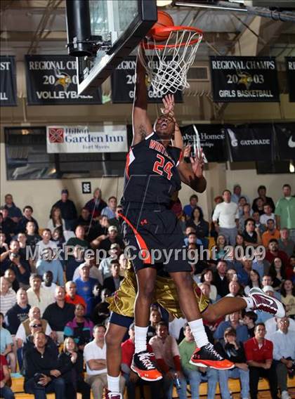 Thumbnail 3 in Winter Park vs. Paterson Catholic (City of Palms Classic) photogallery.