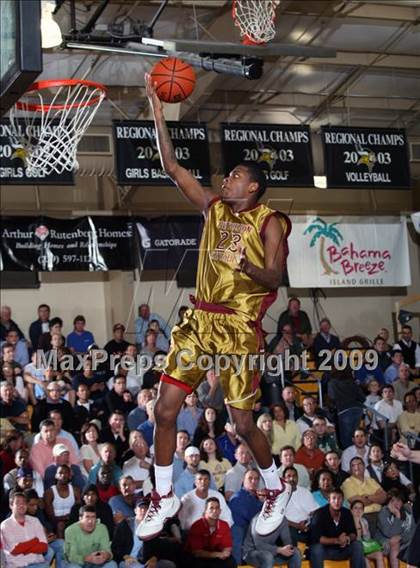 Thumbnail 2 in Winter Park vs. Paterson Catholic (City of Palms Classic) photogallery.
