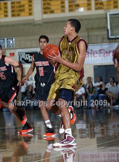 Thumbnail 3 in Winter Park vs. Paterson Catholic (City of Palms Classic) photogallery.