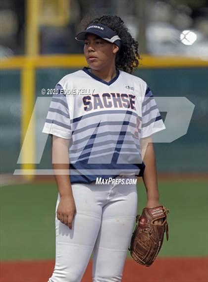 Thumbnail 2 in Hallsville vs Sachse (Allen Tournament) photogallery.